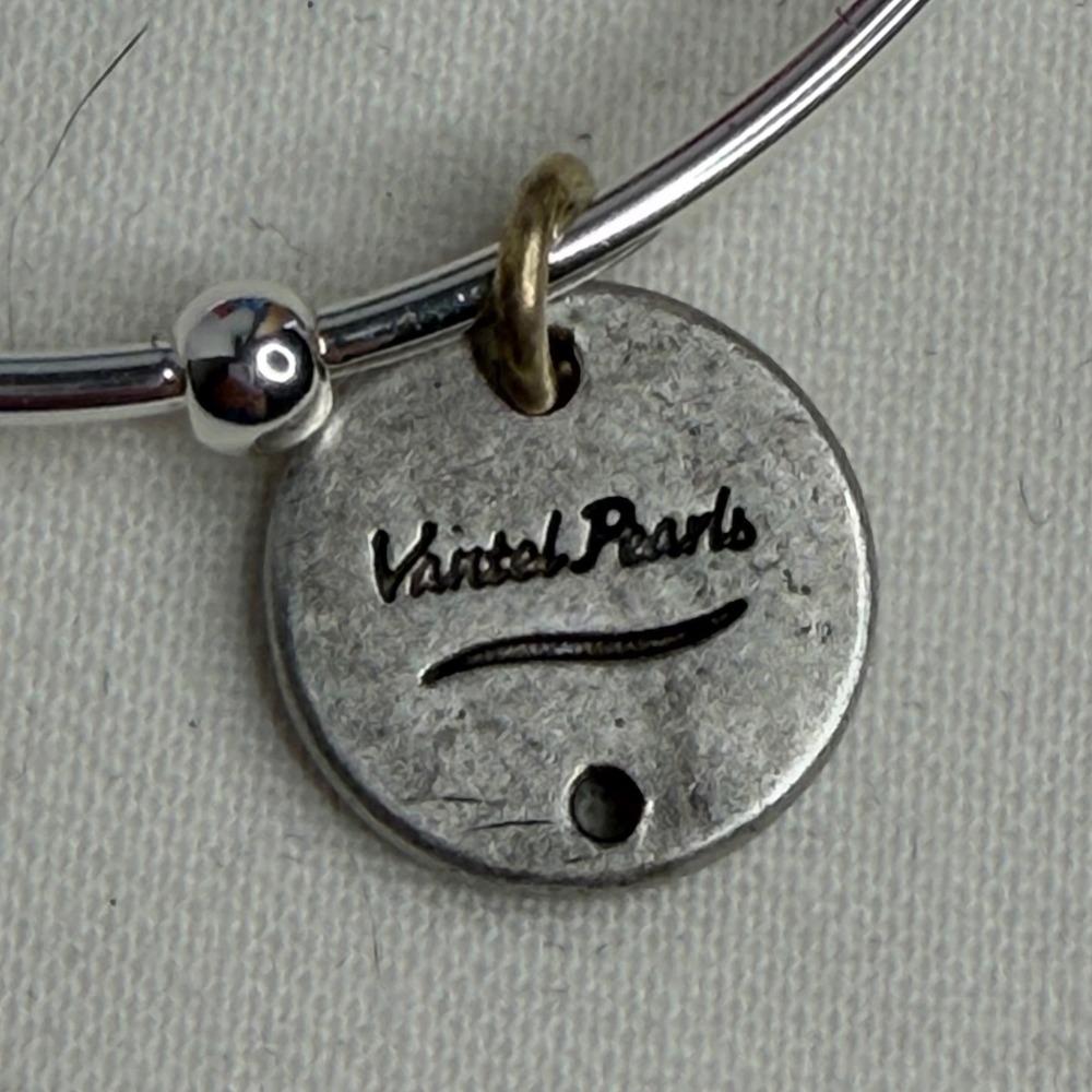 Vantel Pearls Silver Tone Seashell Charm Bangle Bracelet - Picture 5 of 6